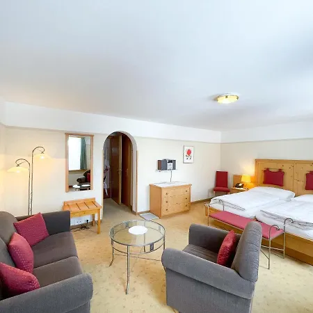 Hotel Engadinerhof 2*