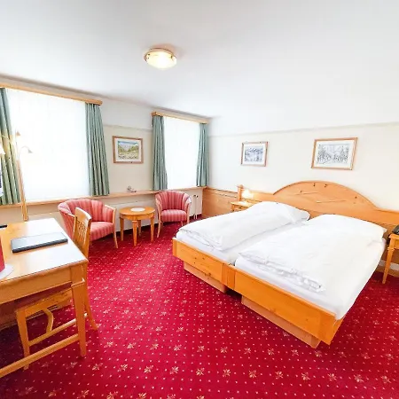 Hotel Engadinerhof 2*