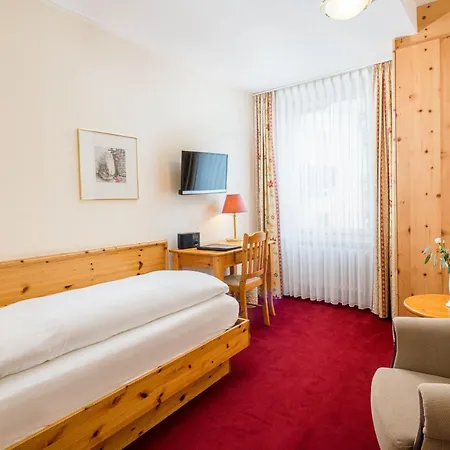 Engadinerhof Hotel 2*