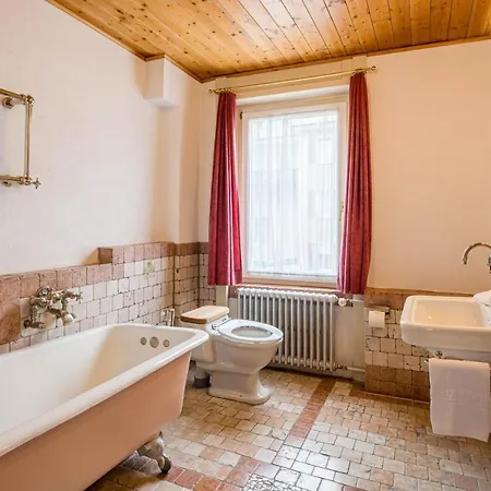 Engadinerhof Hotel 2*