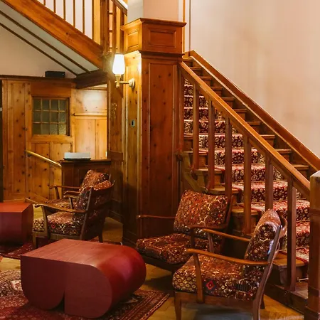 Boutique Engadinerhof - A For Generations 호텔
