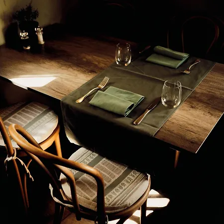 Boutique Engadinerhof - A For Generations 酒店 2*